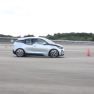 BMW i3はologicを純正採用