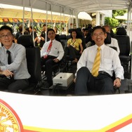 ペダル漕いで前進　タイの大学が人力バス開発