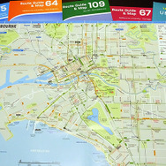 各ルートの「Route Guide & Map」が電車内に配置されている。誌面には、おすすめスポットや有名観光地なども紹介されている。