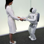 ASIMO の走りに磨き---「0.08秒、50mmの飛翔」写真蔵