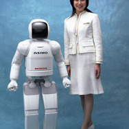 ASIMO の走りに磨き---「0.08秒、50mmの飛翔」写真蔵