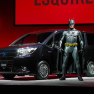 トヨタ エスクァイアの発表イベントには本物のバットマンも登場した
