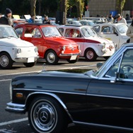八王子いちょう祭りで200台のクラシックカーがパレード