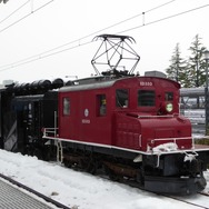 ラッセル車キ104と連結した電気機関車ED333。大正生まれの機関車だ