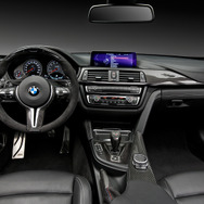 BMW M4 クーペ のMパフォーマンスパーツ 装着車