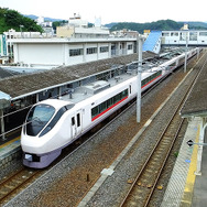 湯本駅を発つ下り常磐線特急。上野東京ラインの開業にあわせ、新たに「定期券用ウィークリー料金券」が設定される