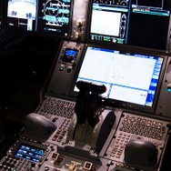 【A350 XWB／デモフライト】　モニターは大型化されたが、1画面に2つの項目を表示するようになっている。