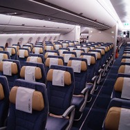【A350 XWB／デモフライト】　エコノミークラスは基本が3＋3＋3の横9列配置。シートピッチは32-34インチ。