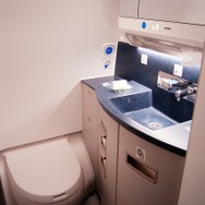 【A350 XWB／デモフライト】　トイレは既存機と大差ない。