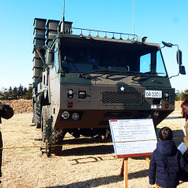 03式中距離地対空誘導弾発射装置（LAU）　（2015年1月11日、千葉県船橋市・習志野駐屯地陸上自衛隊「降下訓練始め」）