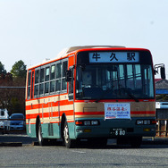 ひと休み中の路線バス（小湊鉄道線、上総牛久駅）
