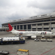 那覇空港に到着したJTA機