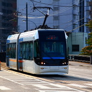 富山ライトレールは3月14日の北陸新幹線延伸開業にあわせ、終列車の繰り下げを実施。新幹線の下り最終『はくたか』からの接続を受けるようにうる。