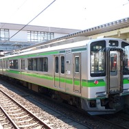 えちごトキめき鉄道は開業記念の入場券セットやフリー切符を発売する。写真はJR東日本のE127系電車。同社から譲り受けて妙高はねうまラインに投入する。