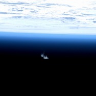 ISSから見たATV5号機再突入の様子