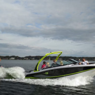 フォーウィンズTS222をマイアミ・ボートショーで発表