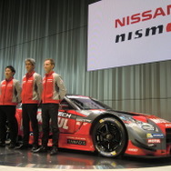 GT500に参戦するニスモの（左から）松田次生、鈴木監督、クインタレッリ。