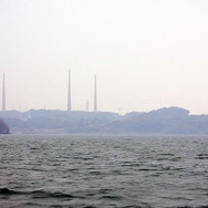 佐世保港クルーズから見えた「針尾無線塔」。大正時代、日本海軍などが使用した電波塔で、現在は稼動していない