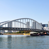 隅田川にかかる都道環状2号線の築地大橋。BRTのルート案では環状2号線を通る経路が描かれている