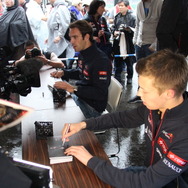2014F1日本GP（木）ファンイベント：サイン会の様子