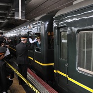 『トワイライトエクスプレス』は札幌に向け出発した。（JR西日本提供）