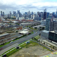 メルボルンの新名所「Melbourne Star Observation Wheel」（大観覧車）から、街を見下ろす