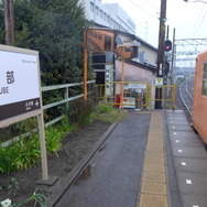 近鉄内部・八王子線は4月1日、「四日市あすなろう鉄道」として新たなスタートを切った。開業初日早朝の内部駅に停車する列車