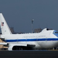 E-4Bに乗り込むのは、国防長官と少数の側近。他の随行員は同行している輸送機（C-17）に搭乗する。