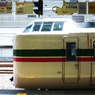 豊田車両センター所属の189系M52編成による試運転列車