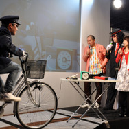 「ニコニコ超会議2015」のブース「向谷実Produce!超鉄道」のステージイベント。京急のイベントでは自転車をこいでスピードメーター120km/hを目指す観客参加型の企画が行われた