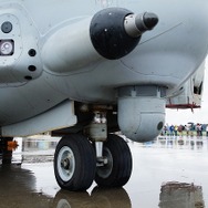 機種前方下部に設置されたAN/AAQ-27 赤外線監視装置（FLIR）も40基を調達。