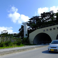 前田トンネルの上を越えるモノレール用橋脚（H地点）