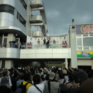 久々のSF岡山戦を見守ったファンも表彰式で石浦の初勝利を祝った。