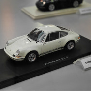 こちらもスパーク、ただし非常にミステリアスなポルシェ911 2.5S。何でもレースを目的にしてほんの数台だけ製作された極めてレアなモデルだとか。