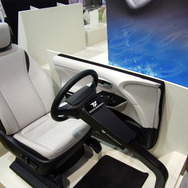 トヨタの燃料電池車「MIRAI」に採用された表皮一体工法シート