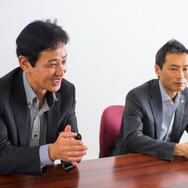 アテンザ開発主査の松岡英樹氏（左）と玉谷聡チーフデザイナー