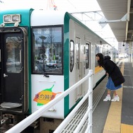 松井玲奈さんは鉄道マニアとしても知られ、「列車の『顔』の描写」にこだわりがあるという。