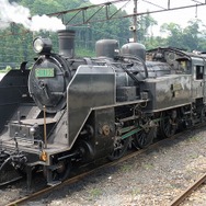 大井川鐵道は北海道のホテル再生企業の支援を受けて経営再建を目指す。写真は大井川鐵道のSL列車で使用されているC11形蒸気機関車。