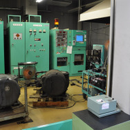 西武鉄道は6月9日に武蔵丘車両検修場で「西武・電車フェスタ2015 in 武蔵丘車両検修場」を開催。独特な音でファンに知られたAK-3形空気圧縮機の操作体験コーナーもあった