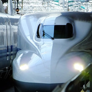 JR東海はSiCを適用した新幹線用の駆動システムを開発。今後、東海道新幹線への導入が検討される。