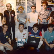 受賞者たち。前列右はポートフォリオ賞の廣瀬裕太さん。後列左から2人目はNORI, inc.の栗原典善氏
