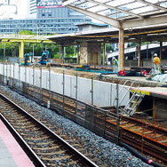 新大阪駅もおおさか東線の整備にあわせて工事中。