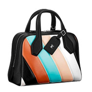 15SSコレクションから誕生したルイ・ヴィトンの新作バッグ「ドラ ソフトBB」（H21xW26xD12cm／63万円）。