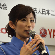 警視庁による交通安全教育ステージに登場したフリーアナウンサーの中田有紀さん。