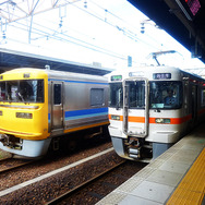 検測装置取替で機能向上が図られる「ドクター東海」（JR東海キヤ95系）。9月下旬、名古屋駅を着発していたDR1編成は、1996年に日本車輌製造で製造されたもの