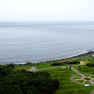 角島灯台は昼間、らせん階段を伝って灯塔項部までのぼることができる