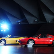 フェラーリ 308GTS（赤）とフェラーリ 348スパイダー（黄）