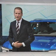 VW乗用車部門トップのヘルベルト・ディース氏（東京モーターショー15）