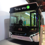 日野 燃料電池バス（東京モーターショー15）