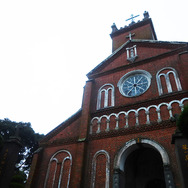 2016年、世界遺産登録が期待される「長崎の教会群とキリスト教関連遺産」。その構成遺産のひとつ、黒島天主堂へは、黒島港から歩いて20分ほど
